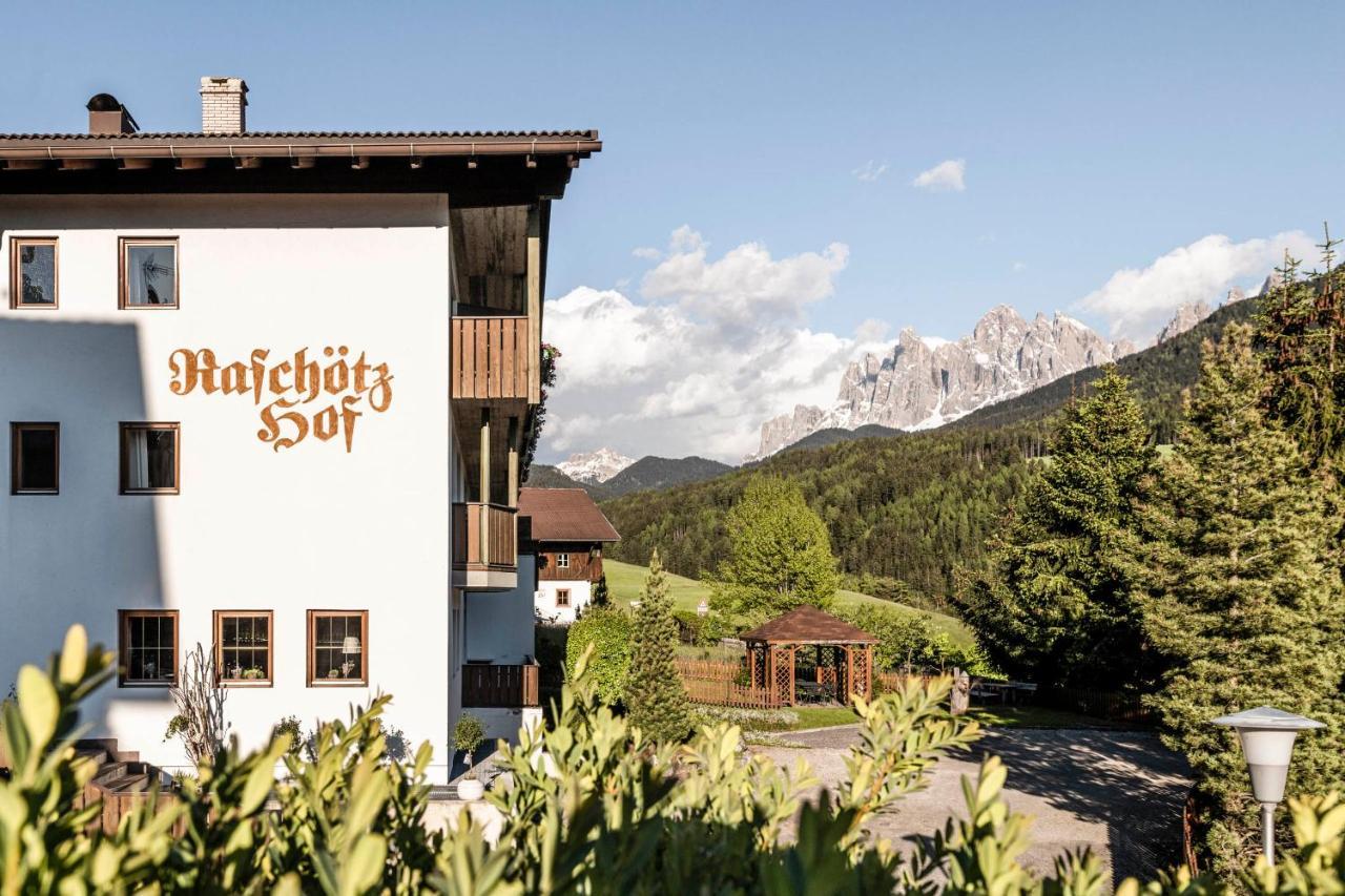 Raschoetzhof Funes  Exteriör bild