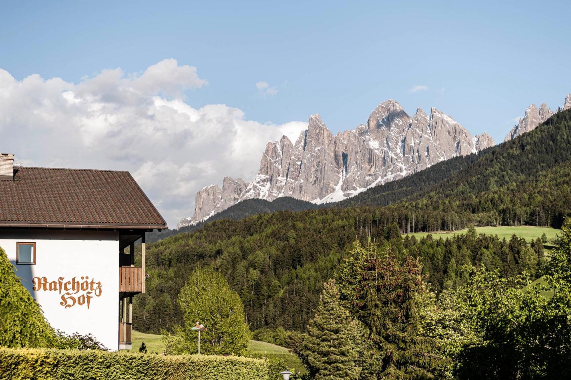Raschoetzhof Funes  Exteriör bild
