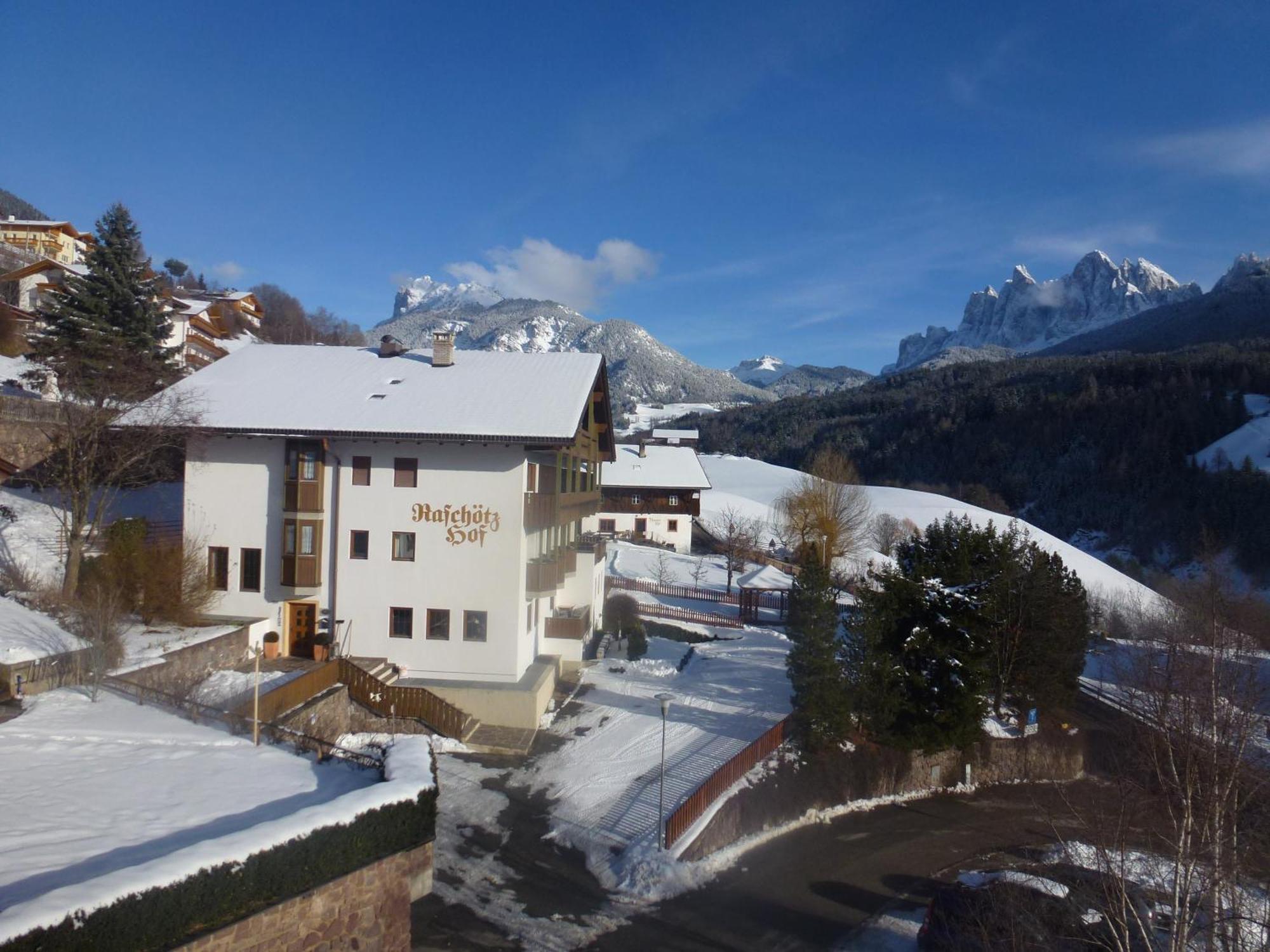 Raschoetzhof Funes  Exteriör bild